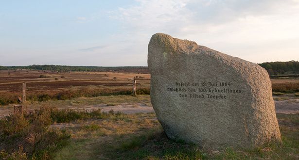 Nahaufnahme Gedenkstein Alfred Toepfer auf dem Surhorn